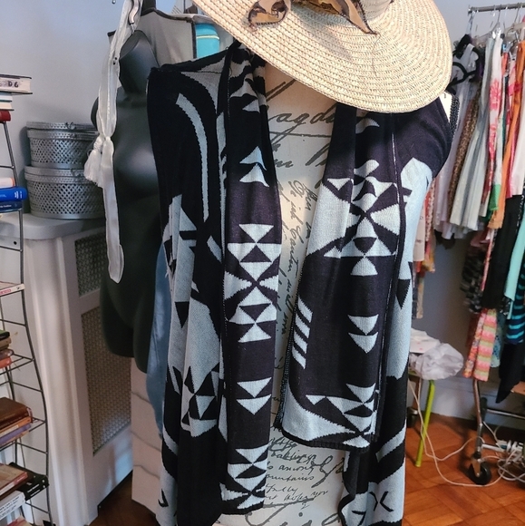 Xhilaration Sweaters - Sweater vest